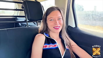 Lola et marta deux belles coquines se font trouer par une bite