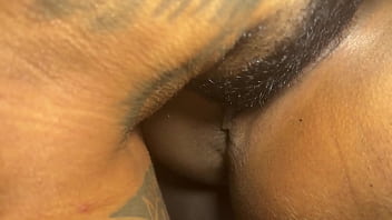 Achei a negona no pagode e arrastei pro motel meti muito leite na sua buceta e depois chupei ela toda gozada