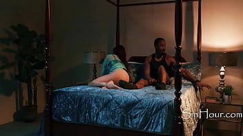 Surragate steals sperm under wifes nose