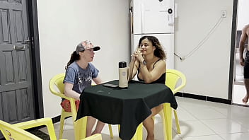 Quando ela saiu o sogrinho me pegou de geito enchendo minha vagina de porra