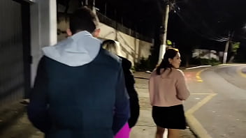 Milf brasileira foi para no beco da favela trepou muito com estranho