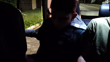 Milf brasileira foi para no beco da favela trepou muito com estranho