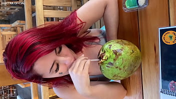 Encontrei A Electra Na Praia E Ela Me Chupou No Banheiro Do Restaurante thumbnail