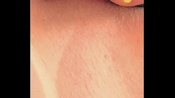 Rainha hotwife batendo no corno e ele tentando fuder rola pequena merece apanhar mesmo