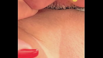 Rainha hotwife batendo no corno e ele tentando fuder rola pequena merece apanhar mesmo