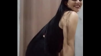 Kelly seduzindo com sua dancinha