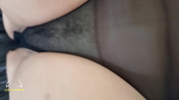 Soy la zorra sumisa de mi padrastro le enseño cómo masturbo mi coño hambriento hasta correrme me abro el culo para él metiendo mi dedo mientras me acaricio el clítoris