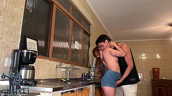 Ela quase fica com o cu arregacado com o pau grande do marido Ela quase fica com o cu arregacado com o pau grande do marido