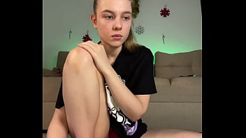 Play with pussy on webcam