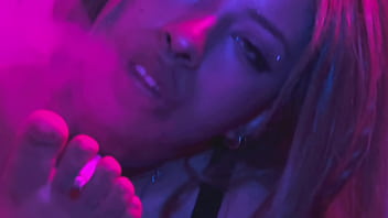 Even when i'm smoking i can't stop worshiping your feet