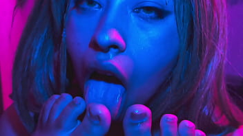 Even when i'm smoking i can't stop worshiping your feet