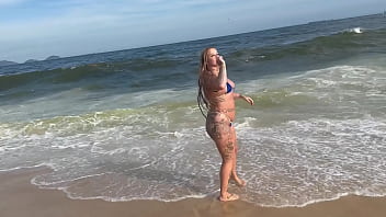 Eu e minha amiga nos pegamos depois de tomar um sol na praia de copacabana