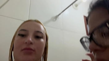 Eu e minha amiga nos pegamos depois de tomar um sol na praia de copacabana