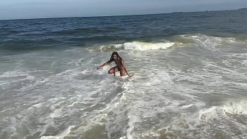 Eu e minha amiga nos pegamos depois de tomar um sol na praia de copacabana