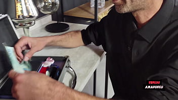 A vovo teve que pagar o aluguel com sexo