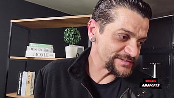 A vovo teve que pagar o aluguel com sexo