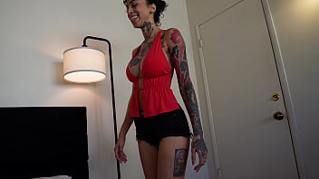 You get seduced by gorgeous busty black roommate ravyn alexa