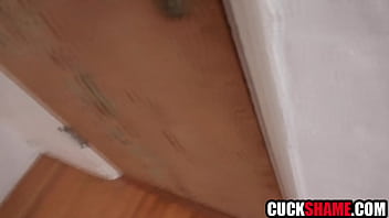 Cuckold hubby orders wife hung guy of craiglist