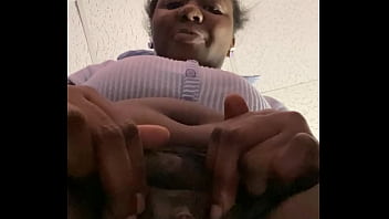 Watch me queef making my creamy pretty pussy fart