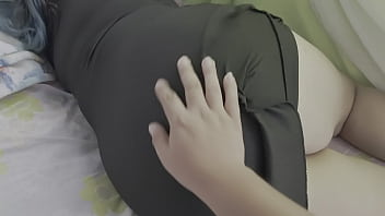 Entré a su cuarto y le metí la polla hasta el fondo