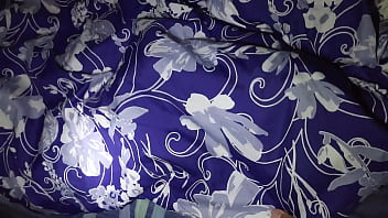 Mi madrastra hechada en mi cama