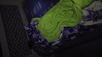 Mi madrastra hechada en mi cama