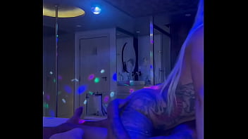 Mc fez festinha particular no motel e fudeu muito a loira safada no pelo com gozada na boca