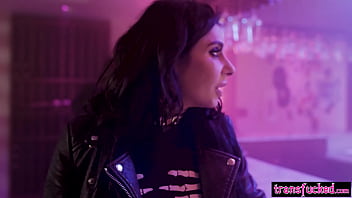 Hot Girl Hardcore Banged By Two Hot Transgenders thumbnail