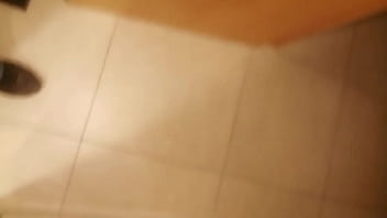 Enseñando verga gruesa