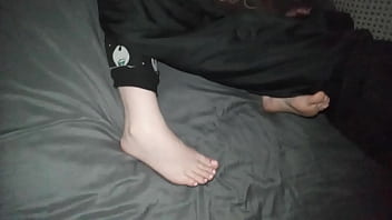 Jerking off while secretly and sucking lol toes