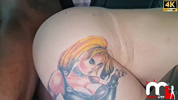 Achei um negao na rodoviaria e o chamei para me foder no carro enquanto o corno dirige