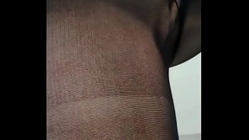 Madrasta se exibindo com calça transparente