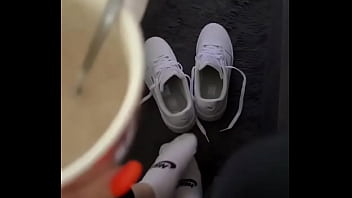 I wish you a nice start into the week today in white nike socks ; vip on of #feet #feetworld #fetisch #nike #n