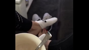 I wish you a nice start into the week today in white nike socks ; vip on of #feet #feetworld #fetisch #nike #n