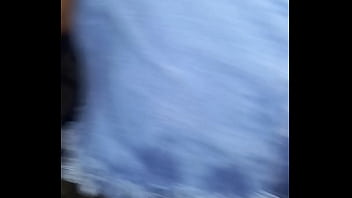 Mi vecina me pide que la lleve en carro algún sitio publico para chuparme la verga