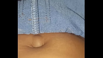 Mi vecina me pide que la lleve en carro algún sitio publico para chuparme la verga