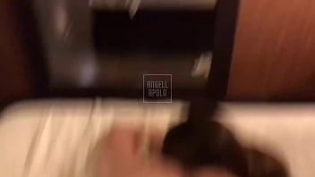 Casal real namoradinha latina senta e faz boquete em frente ao espelho até seu namorado gozar muito