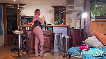 Suite du gangbang amateur 3 amants et le stagiaire à énorme queue m’éclatent en double anal avec 3 éjaculations sur la gueule