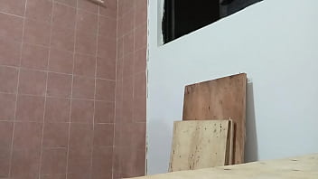 Gordibuena en tanga haciendo la comida