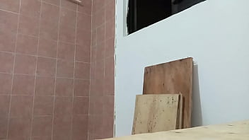 Gordibuena en tanga haciendo la comida