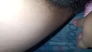 Me masturbando e gemendo vem me comer