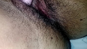 Me masturbando e gemendo vem me comer