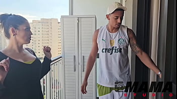 Mama studio ela é safada e gostosa o treino dela é levantamento de rola grátis