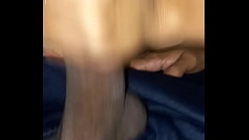 Isso é o que sua esposa faz quando você trabalha ela traz o vizinho para chupar o sêmen dele