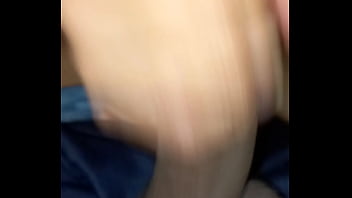 Isso é o que sua esposa faz quando você trabalha ela traz o vizinho para chupar o sêmen dele