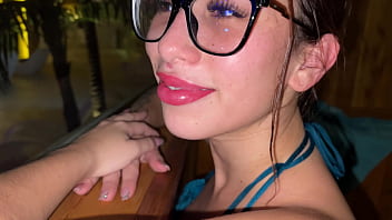 Pareja de exhibicionistas follan en spa público katty blake