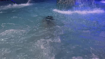 Pareja de exhibicionistas follan en spa público katty blake