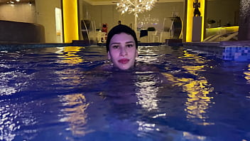 Pareja de exhibicionistas follan en spa público katty blake