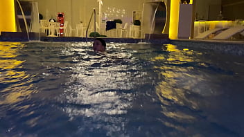 Pareja de exhibicionistas follan en spa público katty blake