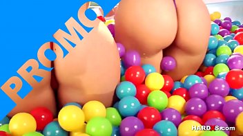 Bikini blondes go nasty